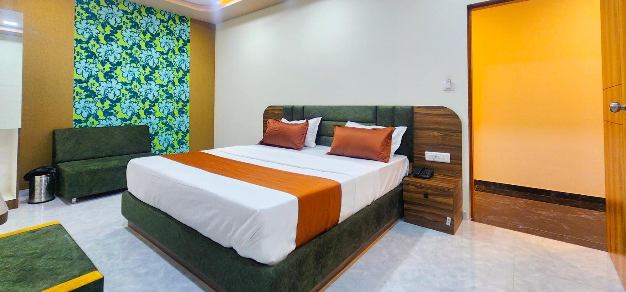 Hotel Nova Blue Ahmedabad Esterno foto