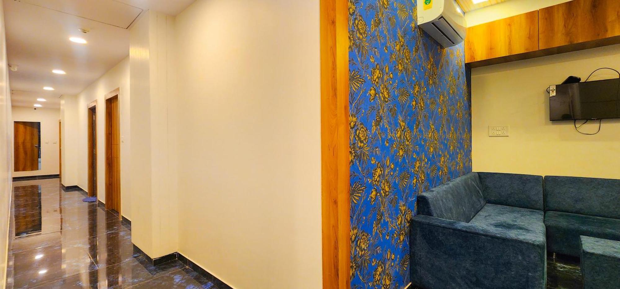 Hotel Nova Blue Ahmedabad Esterno foto
