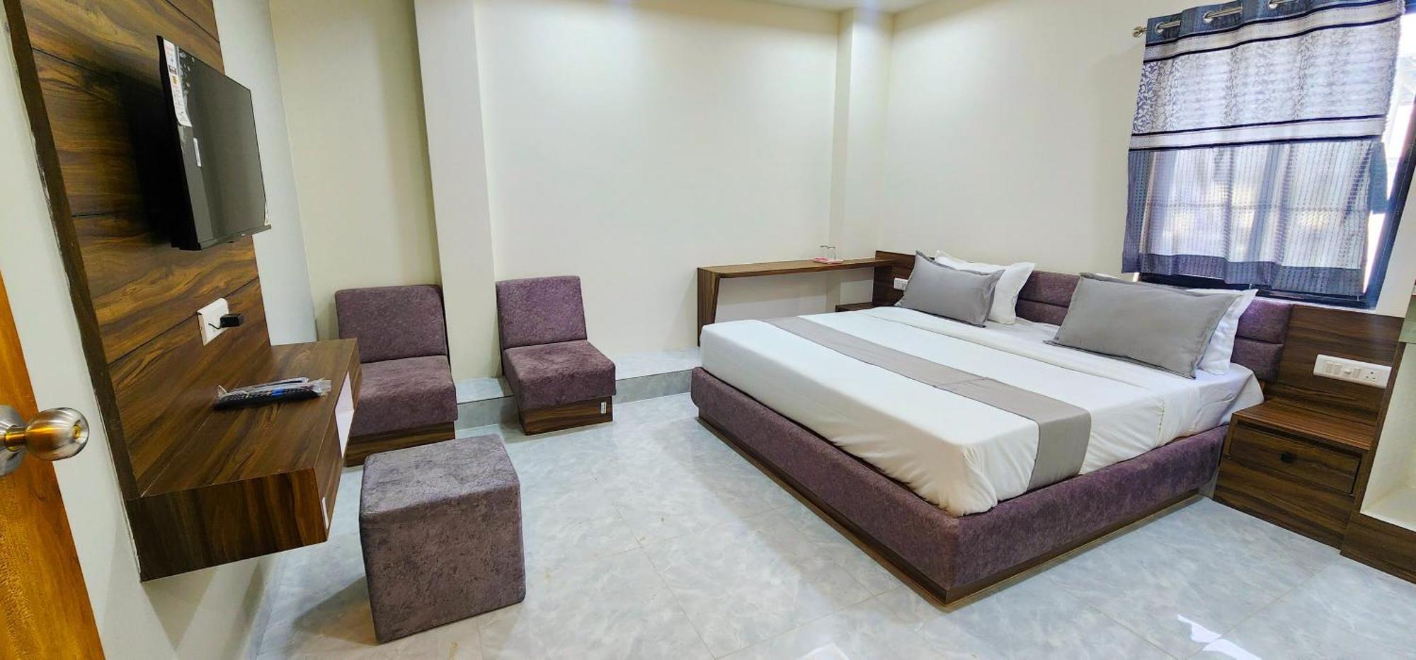 Hotel Nova Blue Ahmedabad Esterno foto