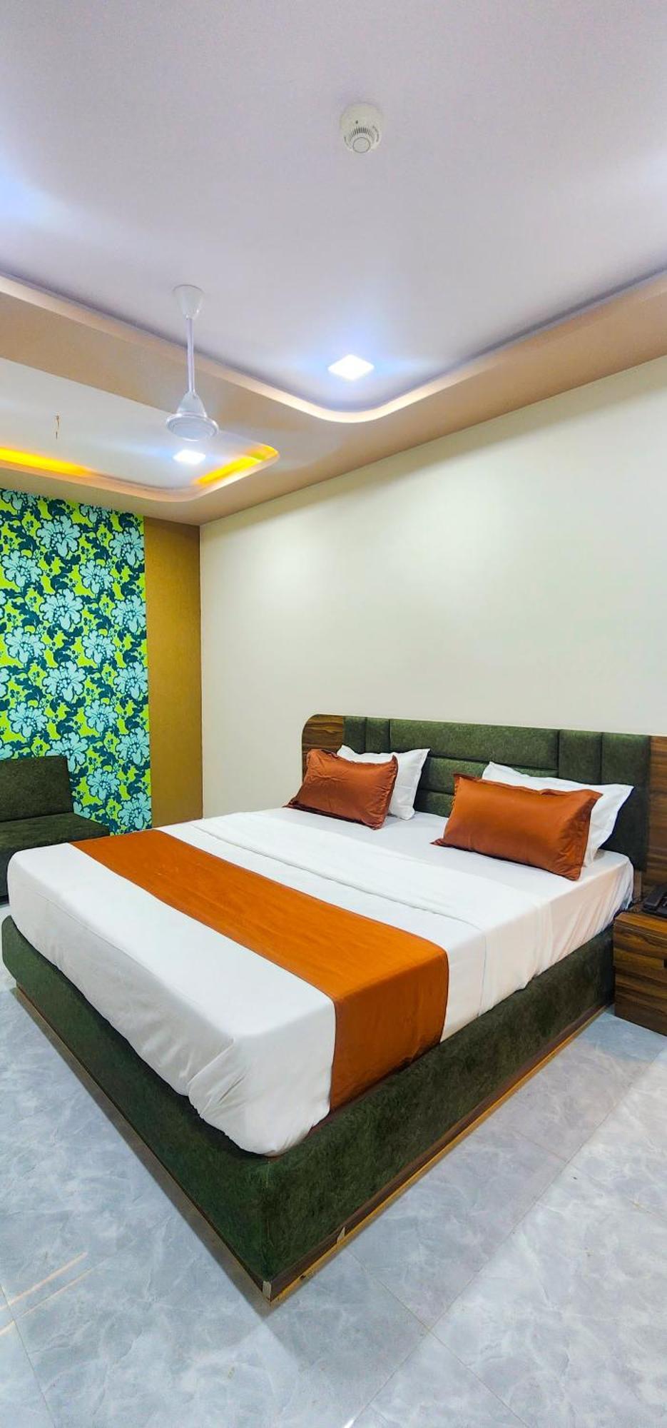 Hotel Nova Blue Ahmedabad Esterno foto
