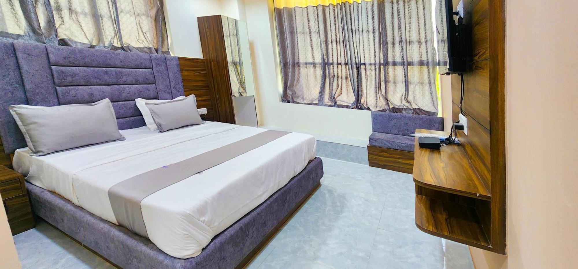 Hotel Nova Blue Ahmedabad Esterno foto