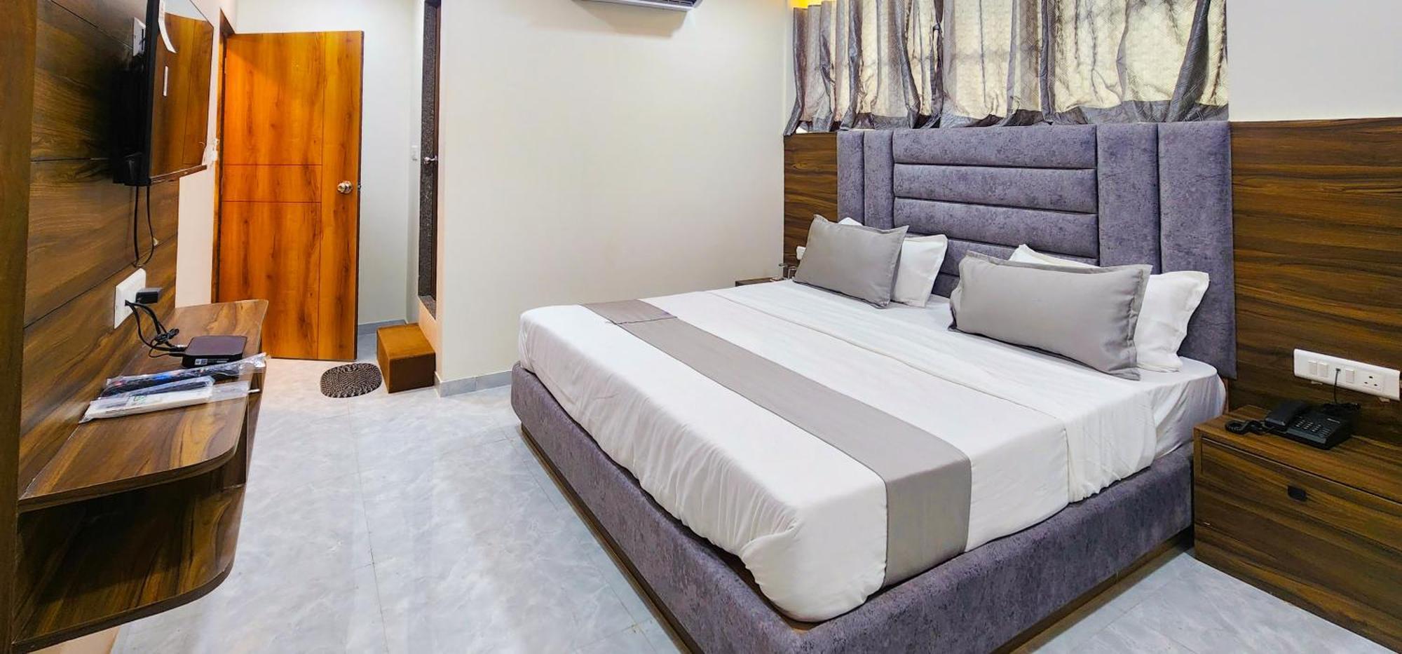 Hotel Nova Blue Ahmedabad Esterno foto