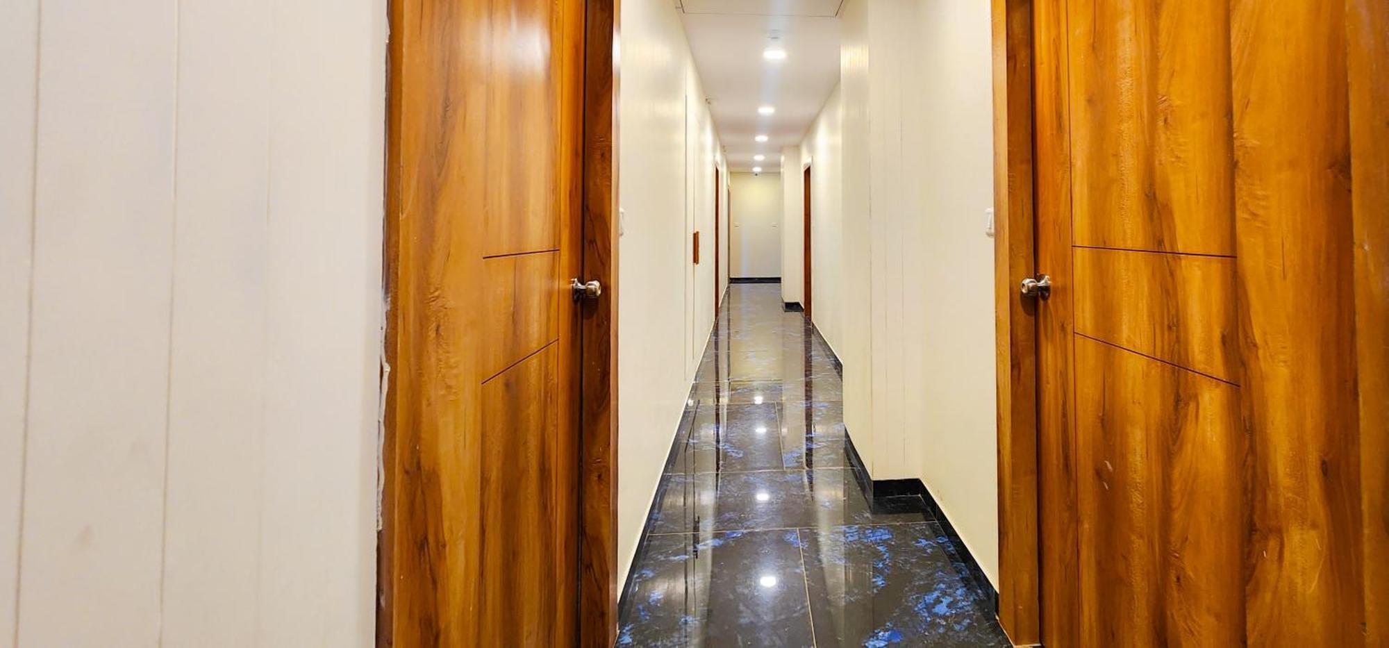 Hotel Nova Blue Ahmedabad Esterno foto