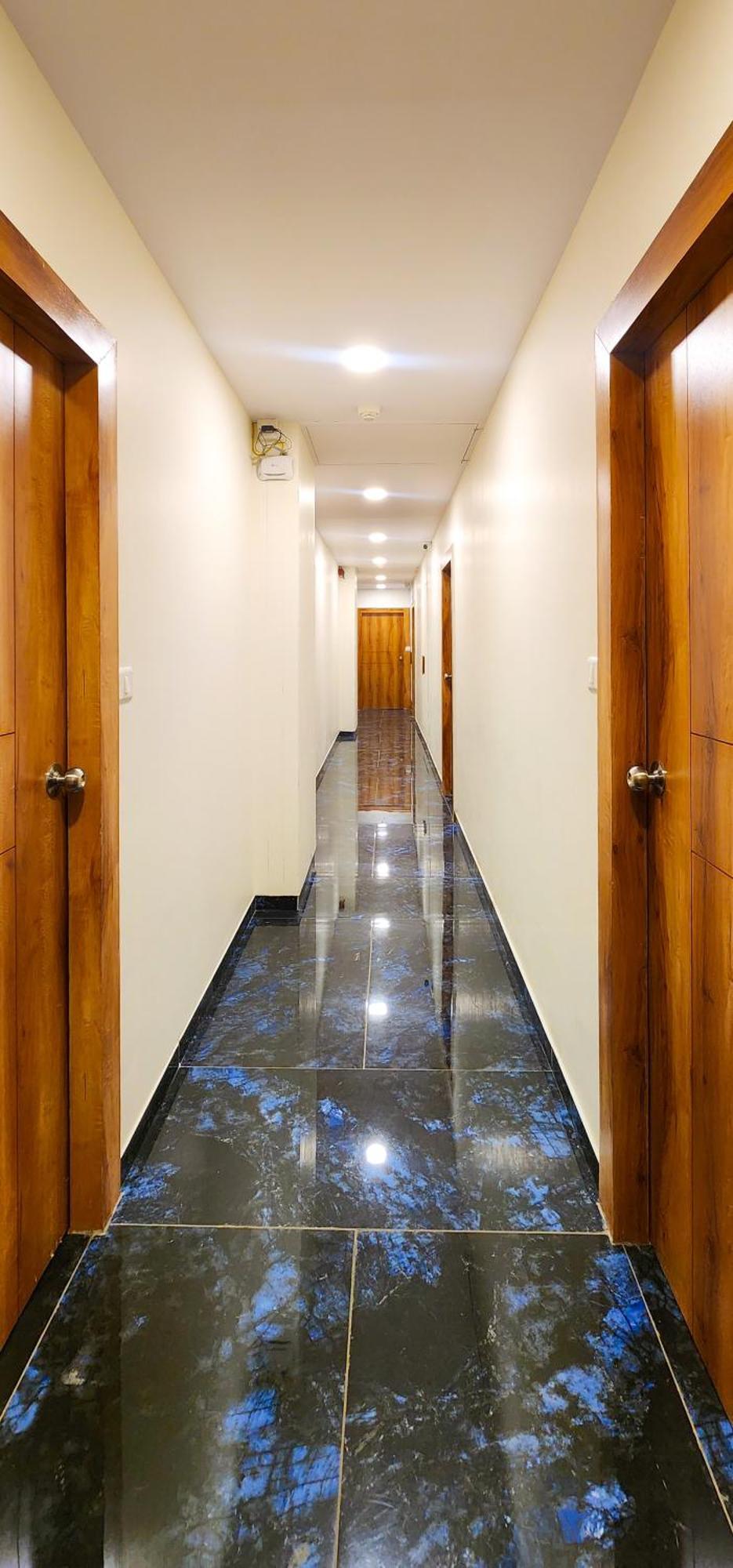 Hotel Nova Blue Ahmedabad Esterno foto