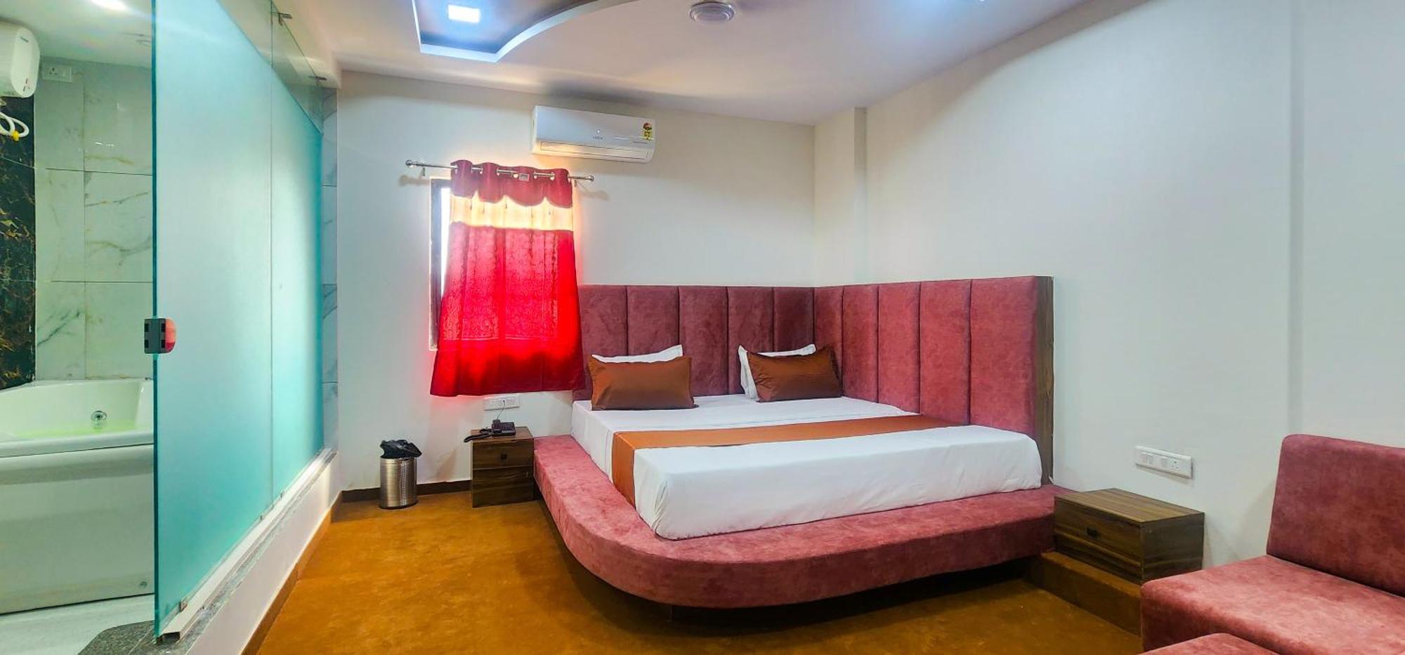 Hotel Nova Blue Ahmedabad Esterno foto