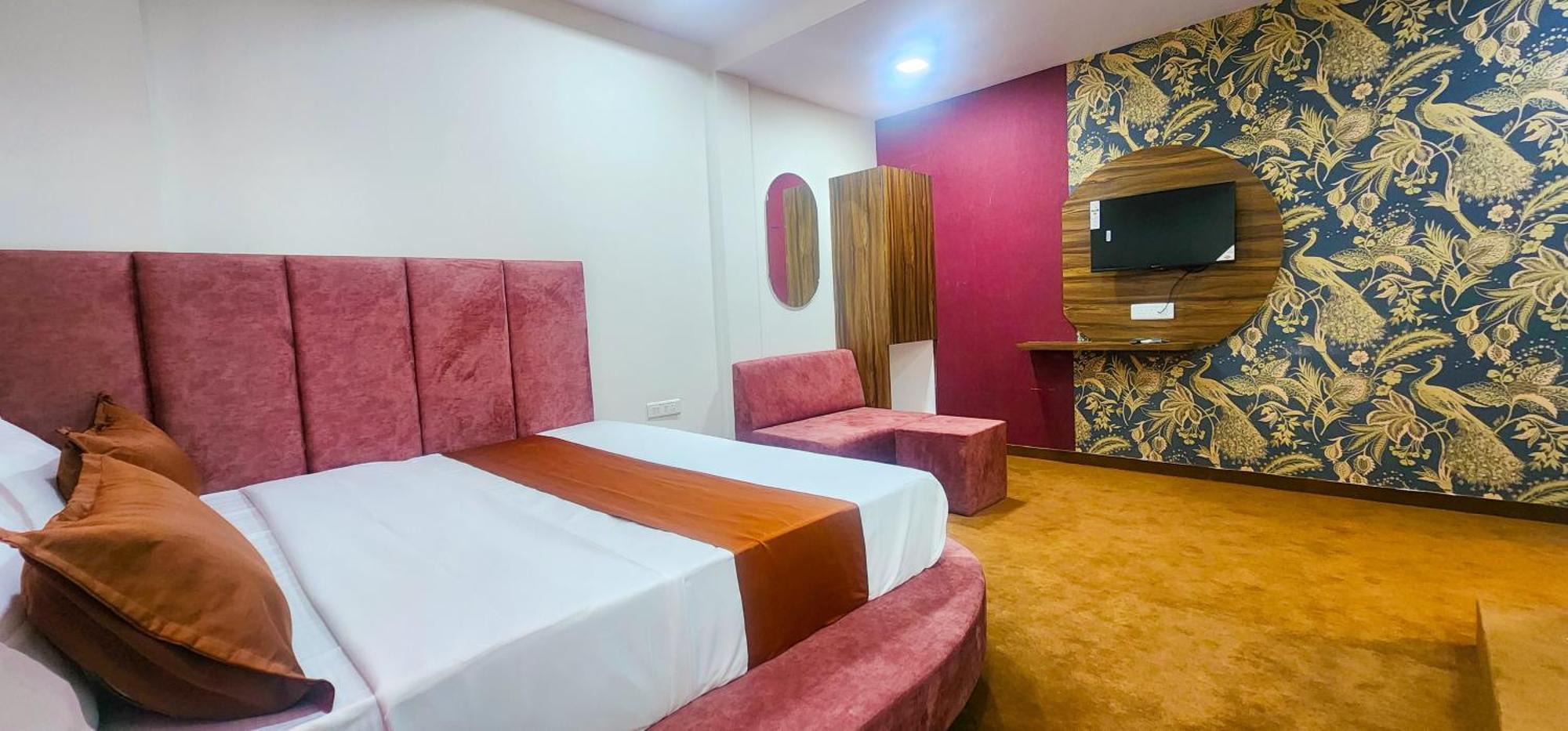 Hotel Nova Blue Ahmedabad Esterno foto