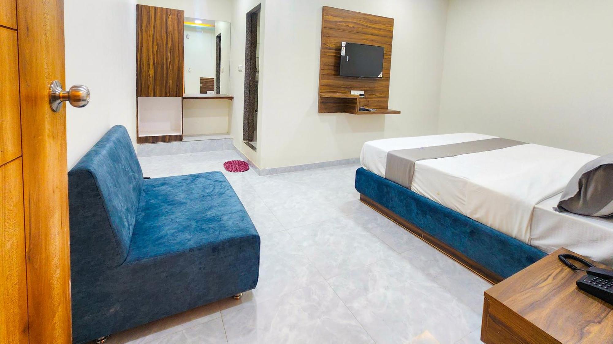 Hotel Nova Blue Ahmedabad Esterno foto