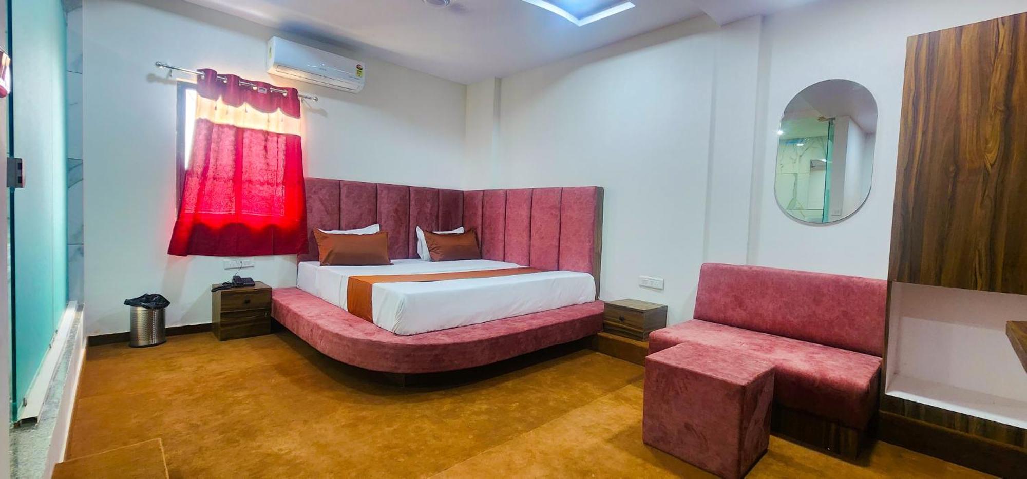 Hotel Nova Blue Ahmedabad Esterno foto